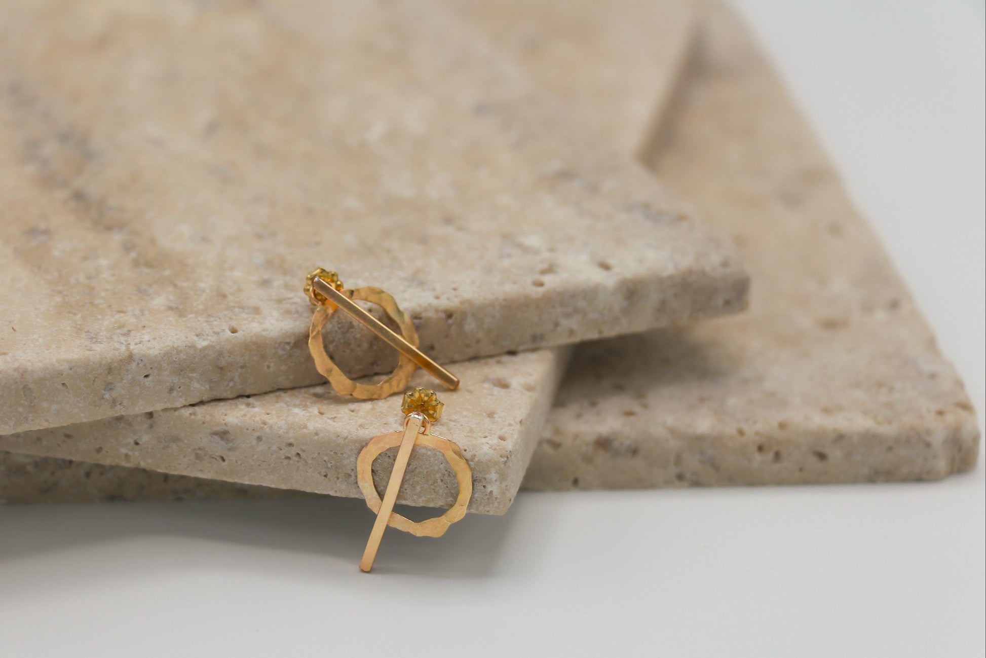 Bar stud and a hammered circle ear jacket. Wear multiple ways—minimal, modern, and made in 14k gold fill.

