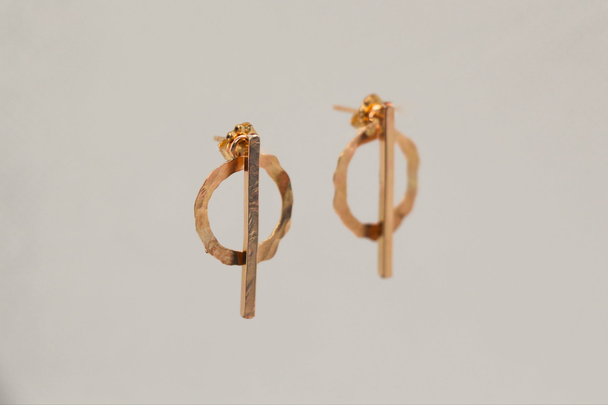 Gold bar stud with hammered circle earring jacket 